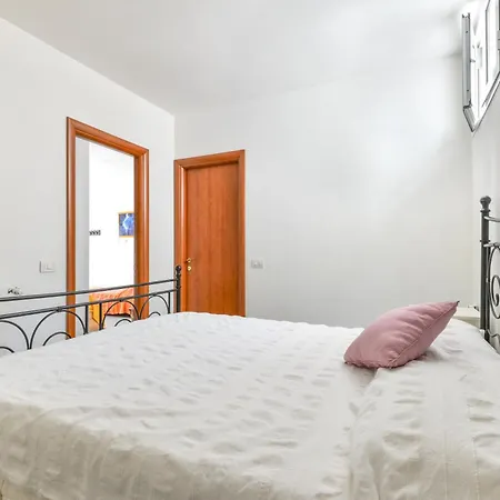 Thomas Apartment
